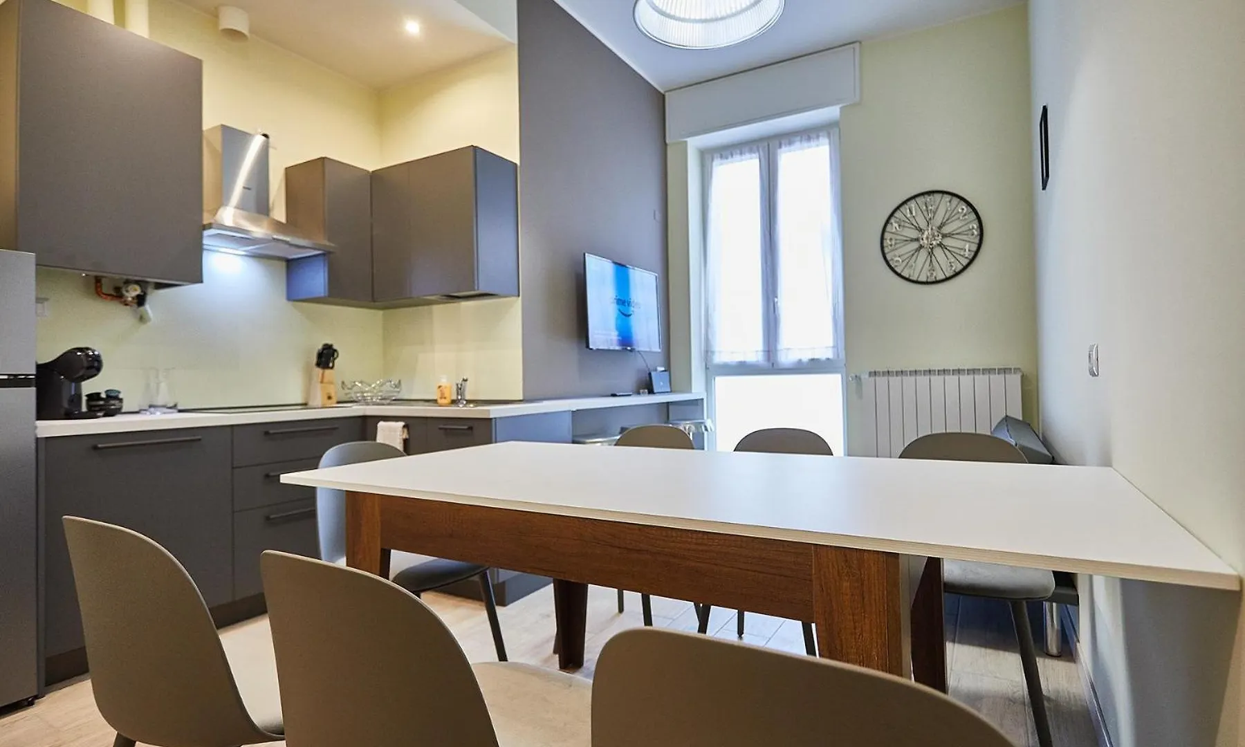 Апартаменты Cattaneo 65 3 Bedrooms 5 Minutes From Lake And Station W Parking Лекко